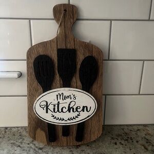 Moms Kitchen Cutting Born frame